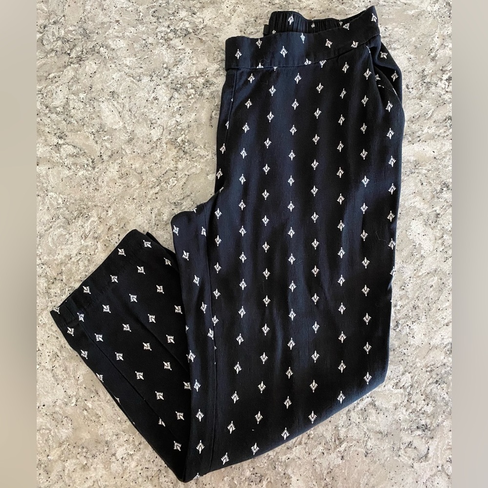 EUC Loft black with white design elastic waist pants, size Medium